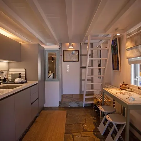 Cosy Boheme Retreat With Sea Views